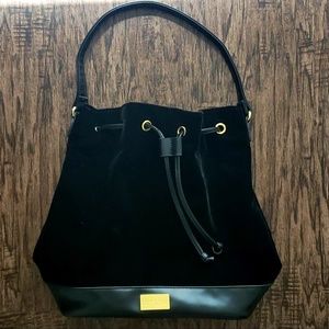 🙂Host Pick🙂Carolina Herrera Velvet Bucket Bag